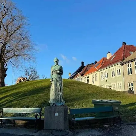 Dinbnb L Traditional Bergenhouse L 10min To Bryggen L 24l7 Apartment