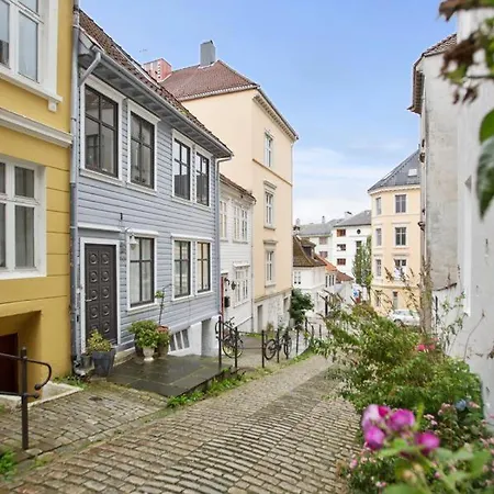 Apartment Dinbnb L Traditional Bergenhouse L 10min To Bryggen L 24l7 *