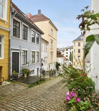 Dinbnb L Traditional Bergenhouse L 10min To Bryggen L 24l7 Apartament Bergen