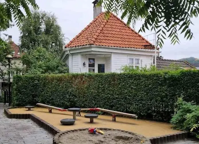 Апартаменты Dinbnb L Traditional Bergenhouse L 10min To Bryggen L 24l7 Берген